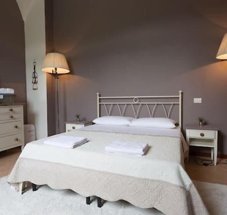 Aparthotel Ht Castello Di Campolongo Valfabbrica Exterior foto