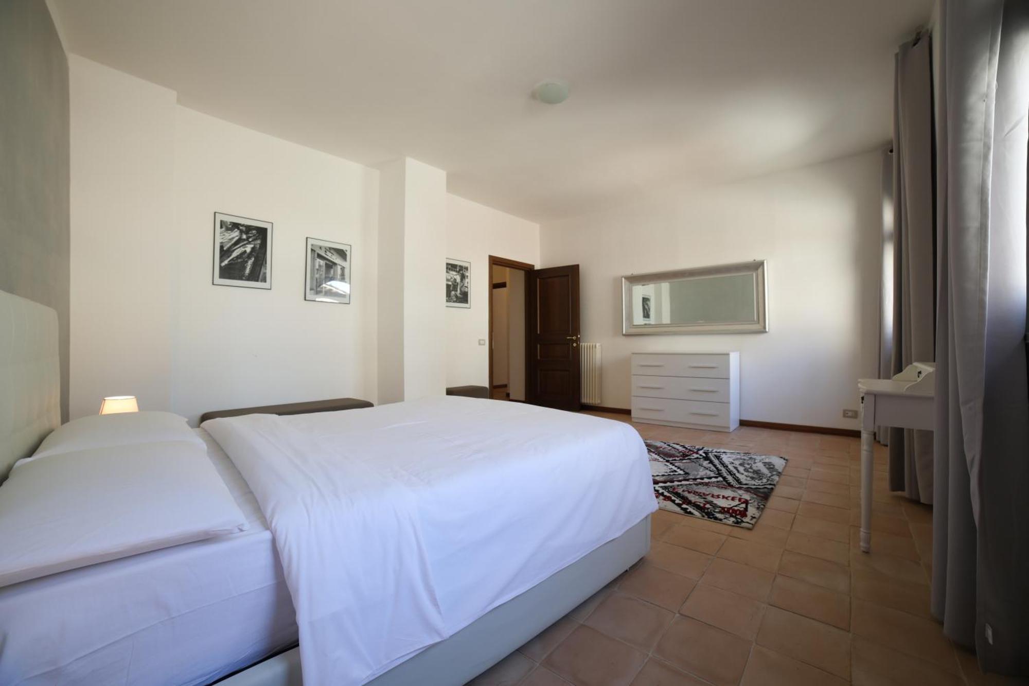 Aparthotel Ht Castello Di Campolongo Valfabbrica Exterior foto