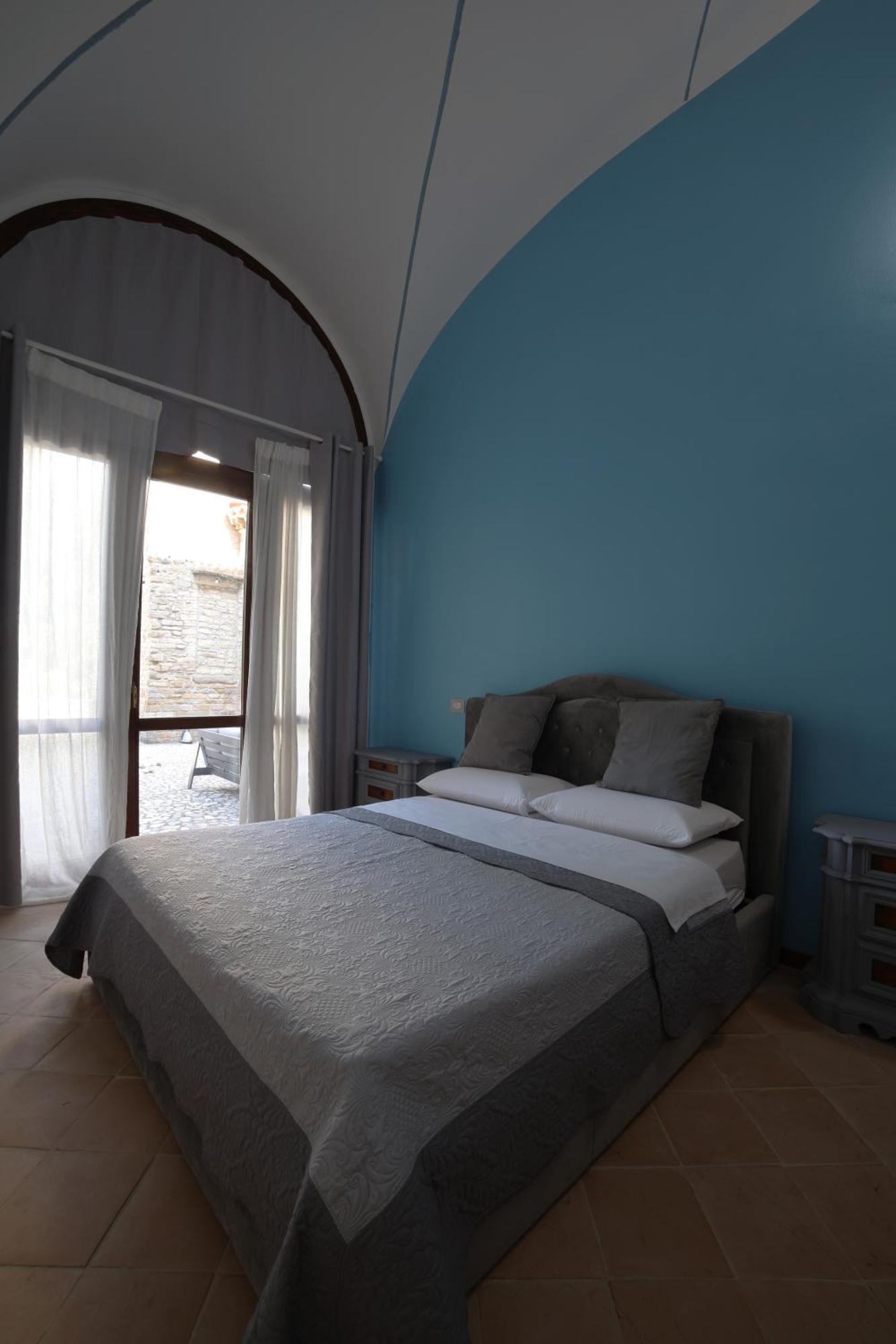 Aparthotel Ht Castello Di Campolongo Valfabbrica Exterior foto